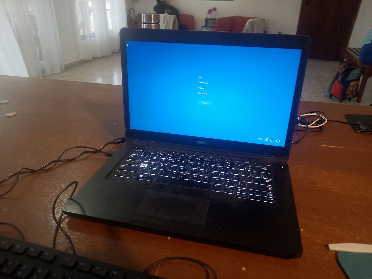 Computadora para software de control de turnos para pacientes